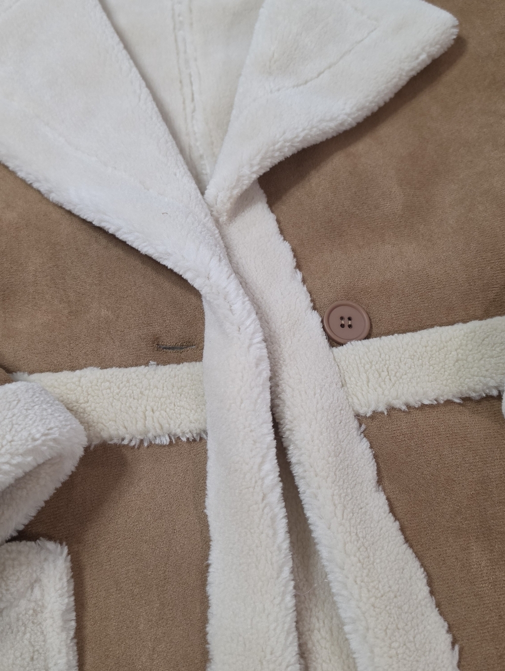 Blank NYC Feels Natural Tan Faux Fur Coat Size Medium - Picture 12 of 16
